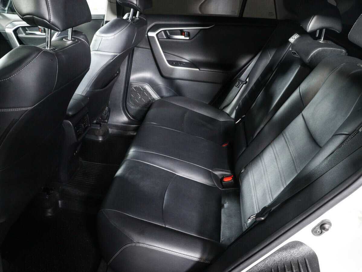 Toyota RAV4 2020 года с пробегом. Фото: #9