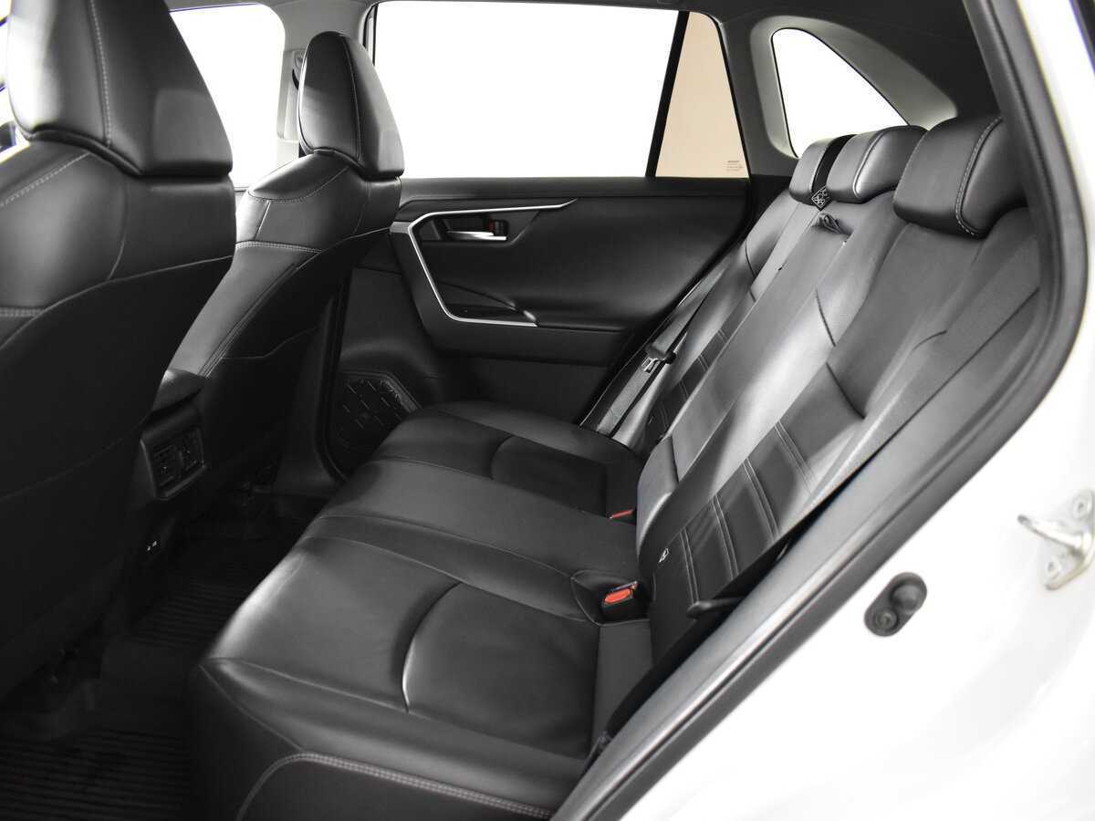 Toyota RAV4 2021 года с пробегом. Фото: #8