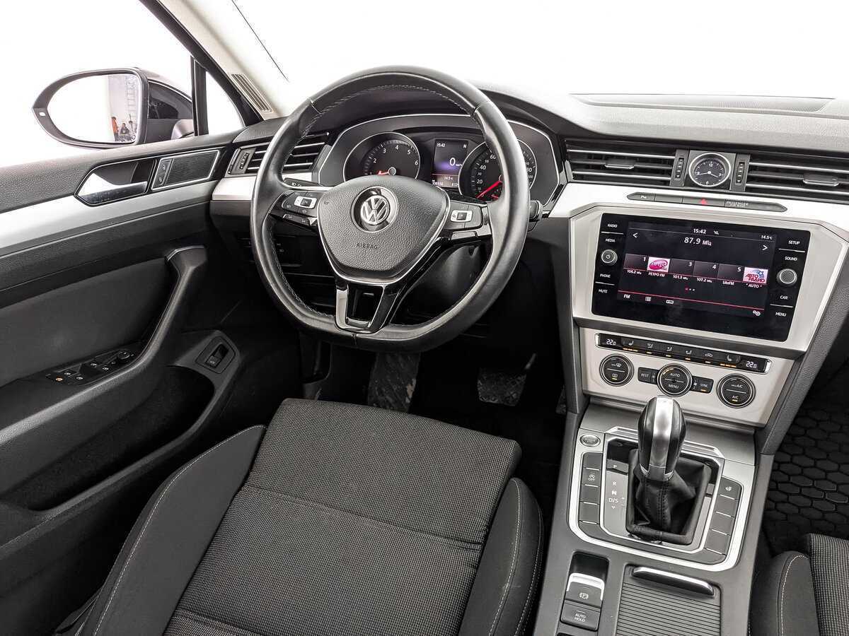 Volkswagen Passat 2018 года с пробегом. Фото: #16