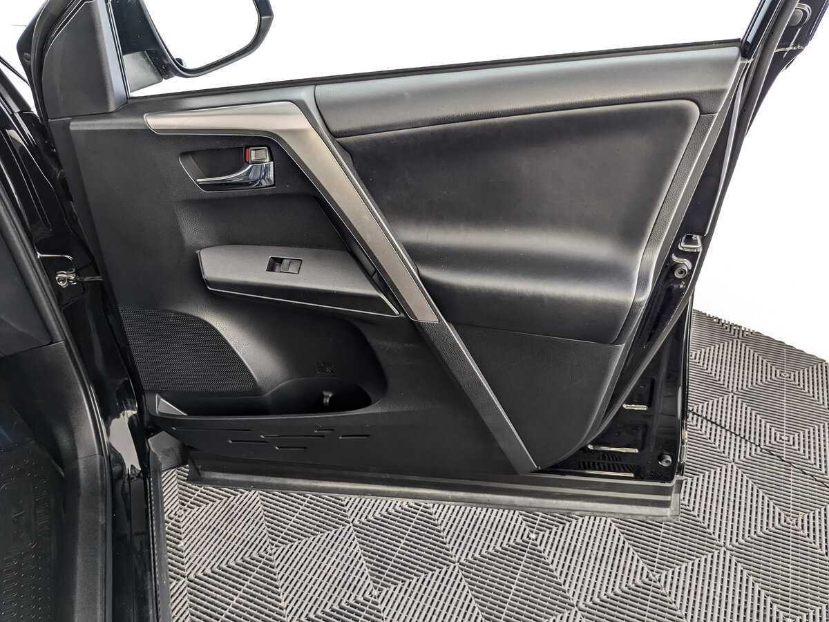 Toyota RAV4 2017 года с пробегом. Фото: #20