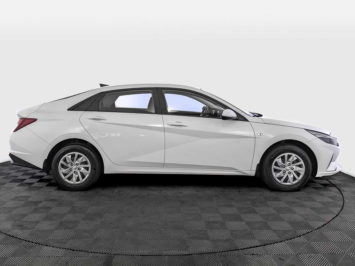 Hyundai Elantra 2022 года с пробегом. Фото: #3