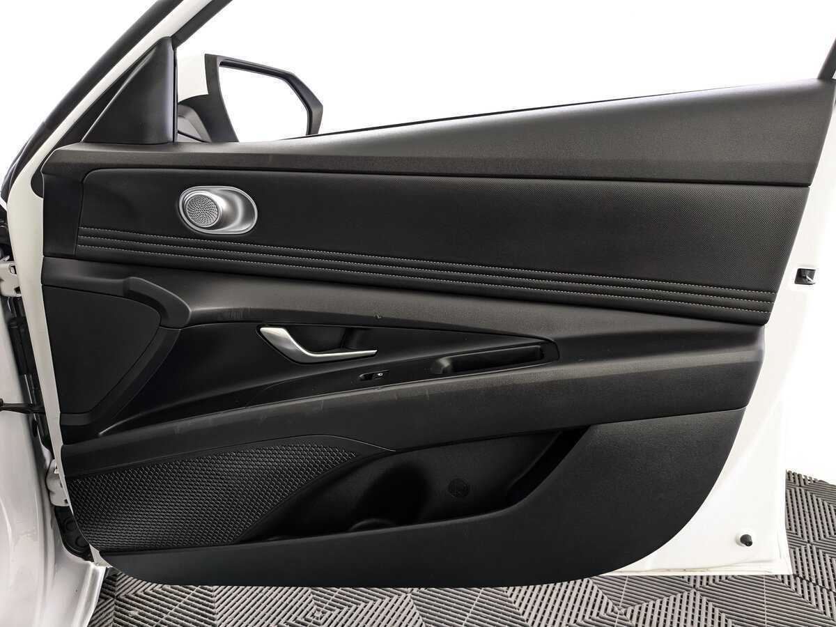 Hyundai Elantra 2022 года с пробегом. Фото: #20