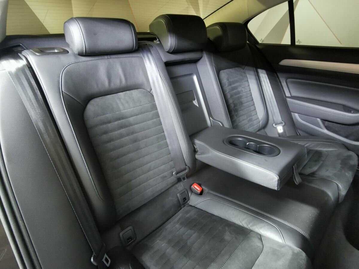 Volkswagen Passat 2018 года с пробегом. Фото: #12