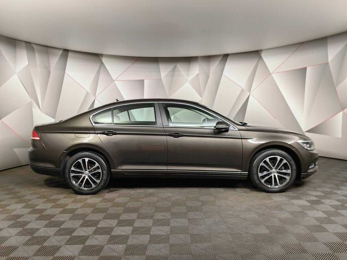Volkswagen Passat 2017 года с пробегом. Фото: #5