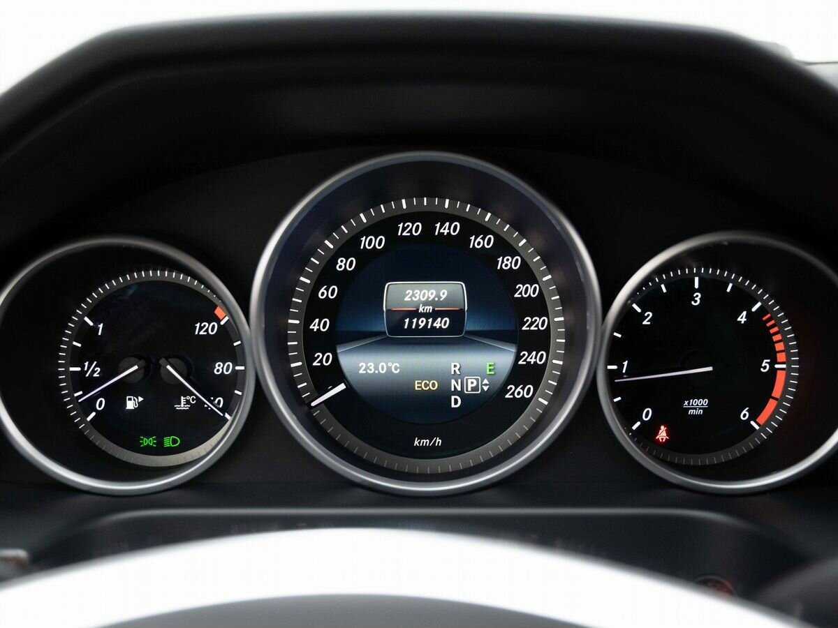 Mercedes-Benz E-Класс 2015 года с пробегом. Фото: #17