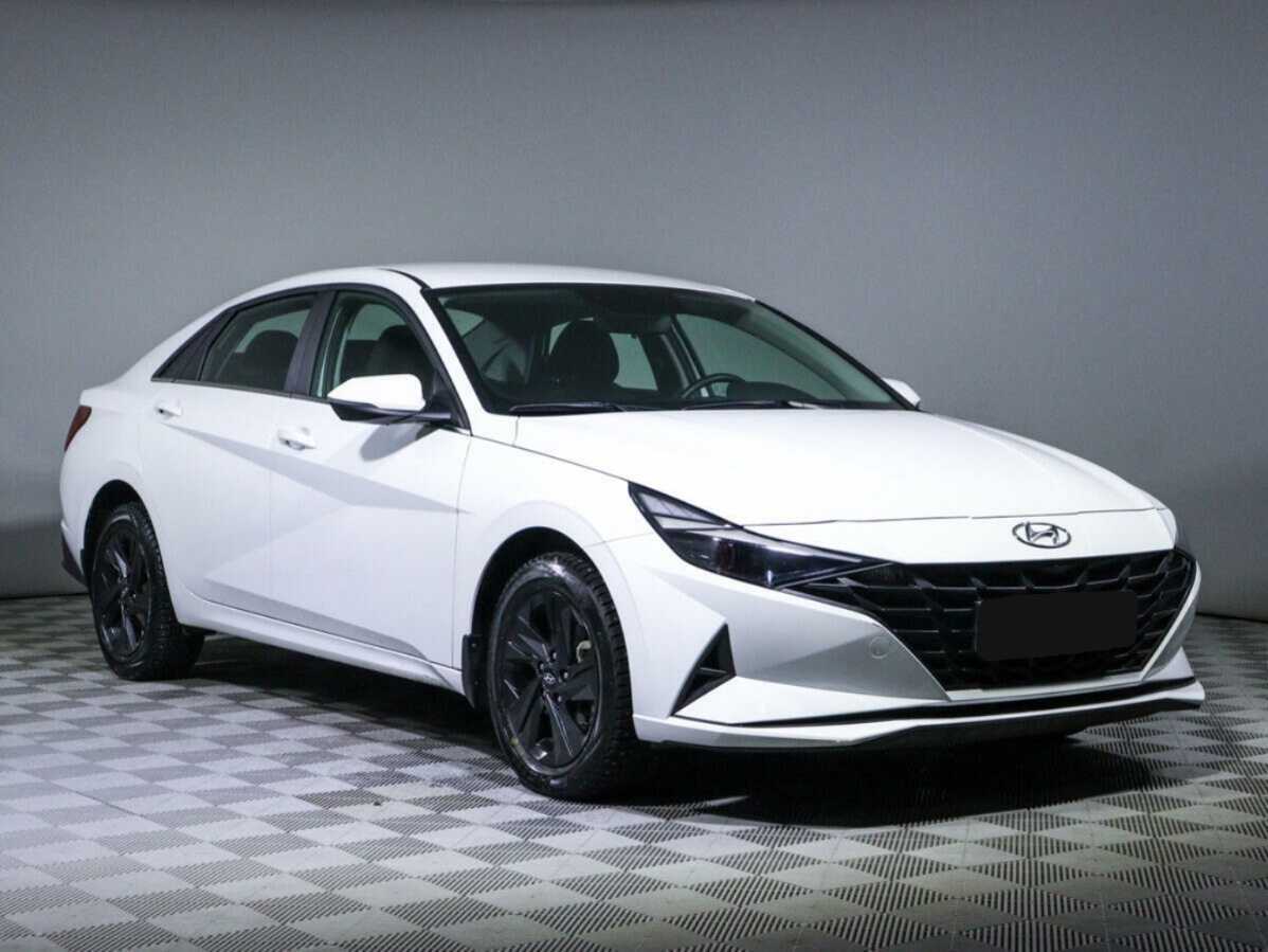 Hyundai Elantra 2021 года с пробегом. Фото: #2