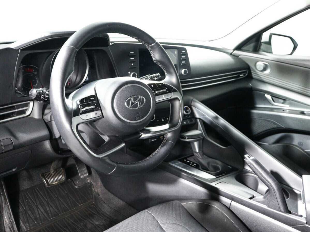 Hyundai Elantra 2021 года с пробегом. Фото: #13