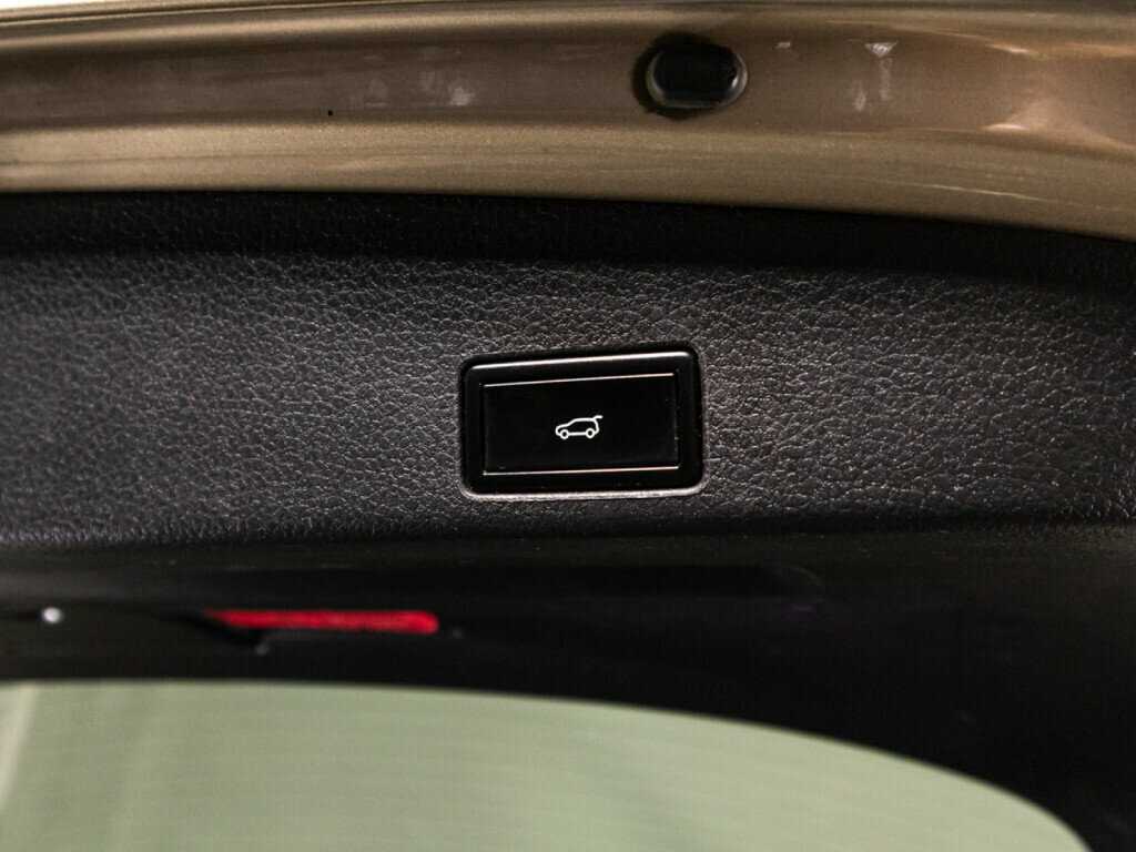 Volkswagen Touareg 2015 года с пробегом. Фото: #15