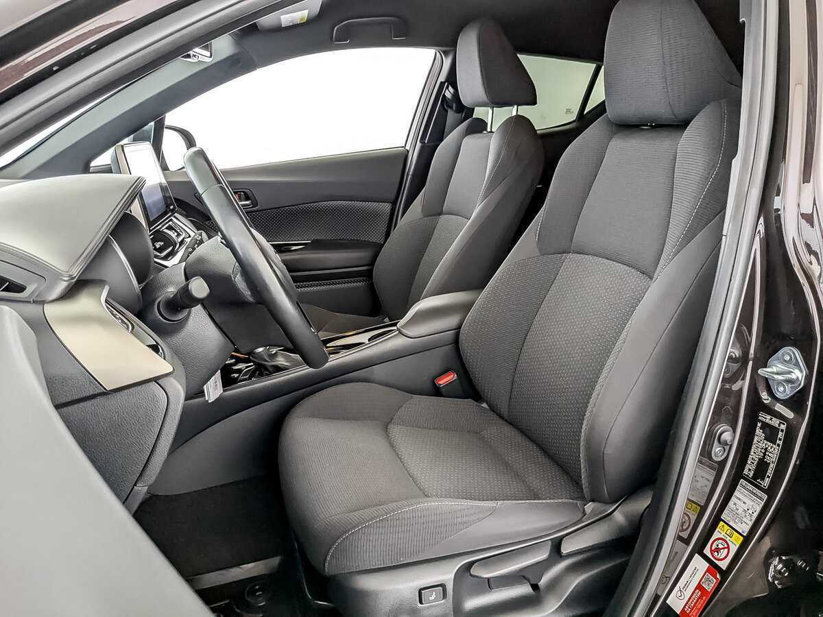 Toyota C-HR 2019 года с пробегом. Фото: #19