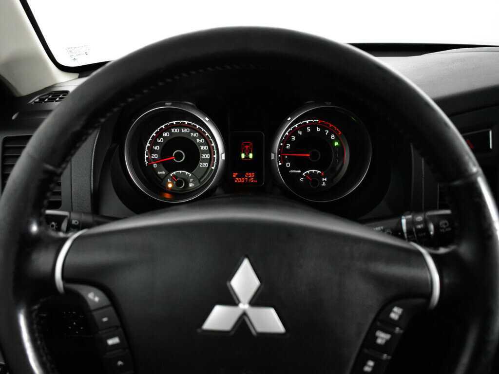 Mitsubishi Pajero 2014 года с пробегом. Фото: #10