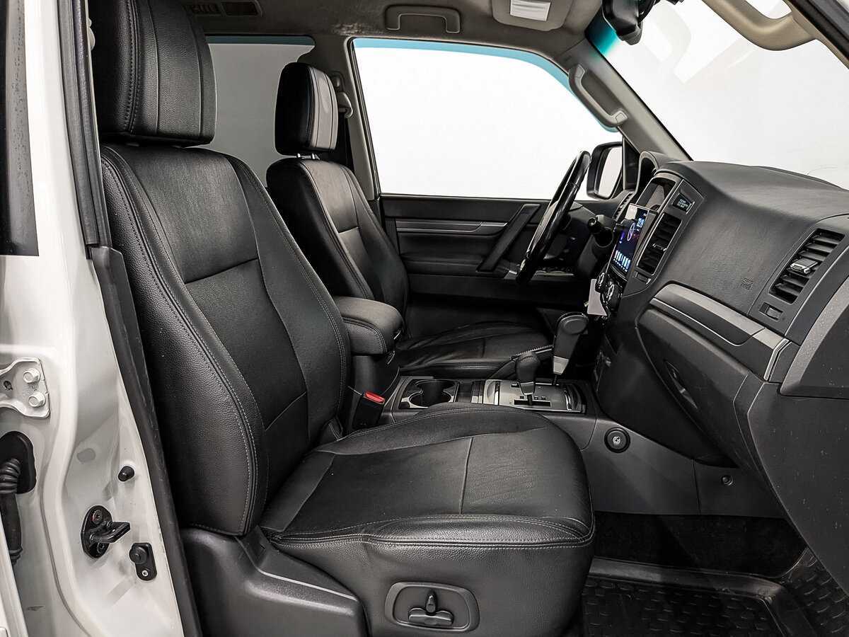 Mitsubishi Pajero 2015 года с пробегом. Фото: #22