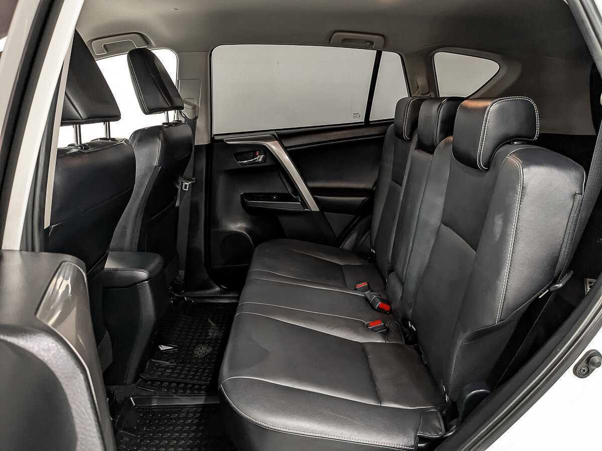 Toyota RAV4 2017 года с пробегом. Фото: #17