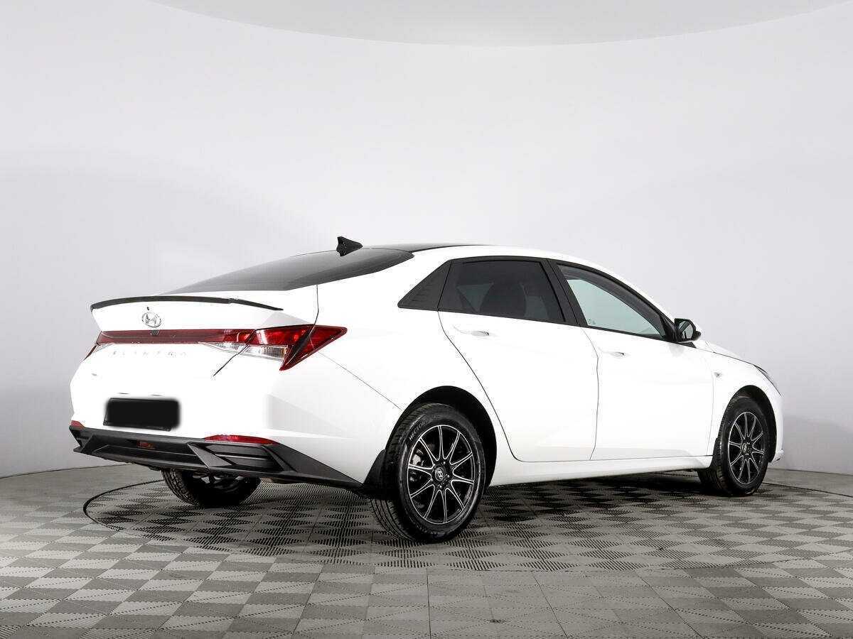 Hyundai Elantra 2021 года с пробегом. Фото: #4