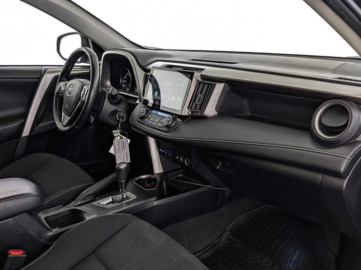 Toyota RAV4 2017 года с пробегом. Фото: #11