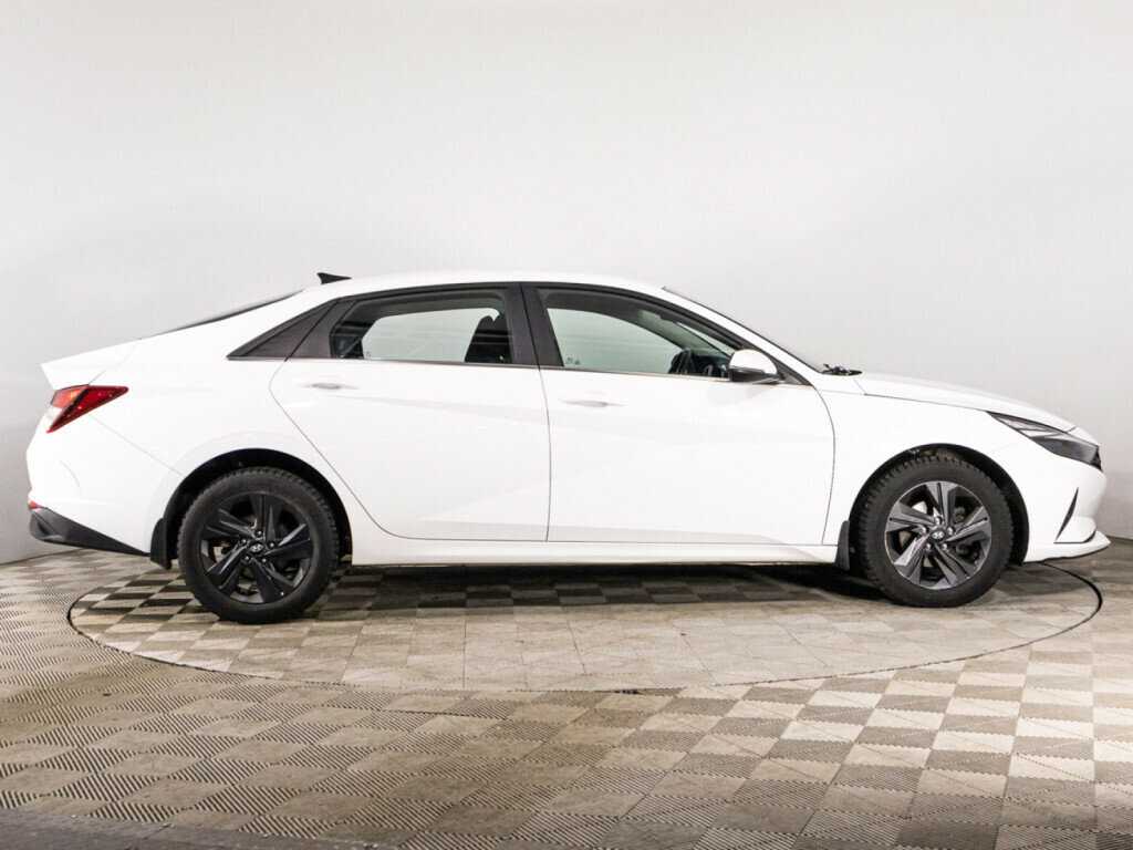 Hyundai Elantra 2021 года с пробегом. Фото: #3
