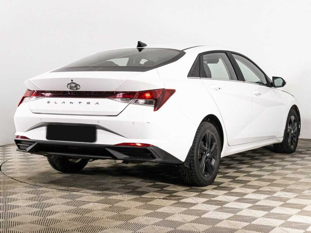 Hyundai Elantra 2021 года с пробегом. Фото: #4
