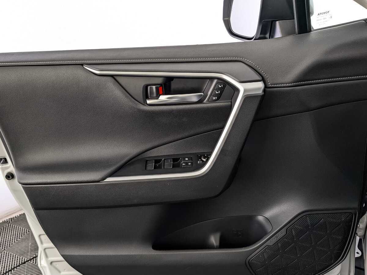 Toyota RAV4 2021 года с пробегом. Фото: #18