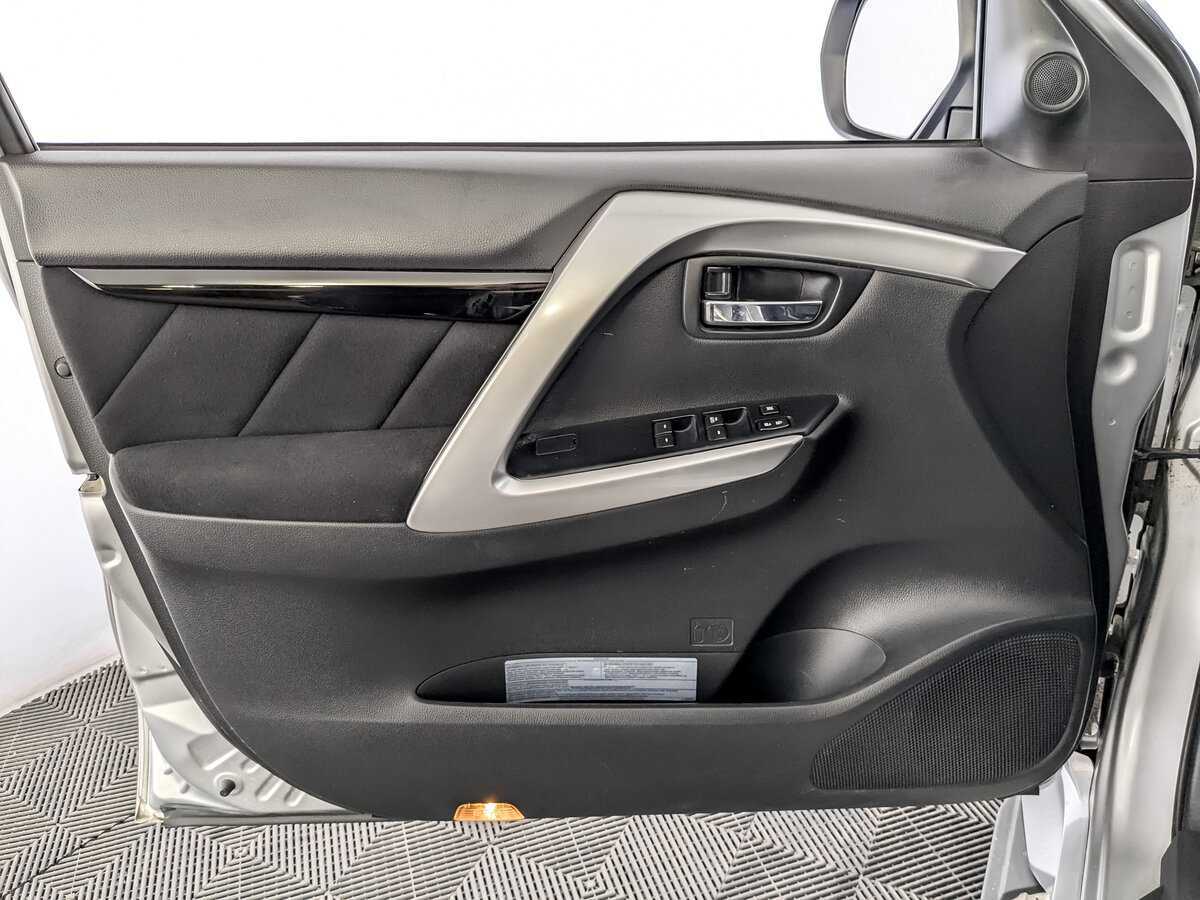 Mitsubishi Pajero Sport 2018 года с пробегом. Фото: #18