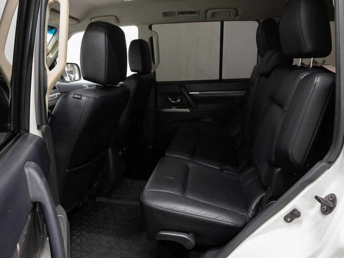 Mitsubishi Pajero 2013 года с пробегом. Фото: #9