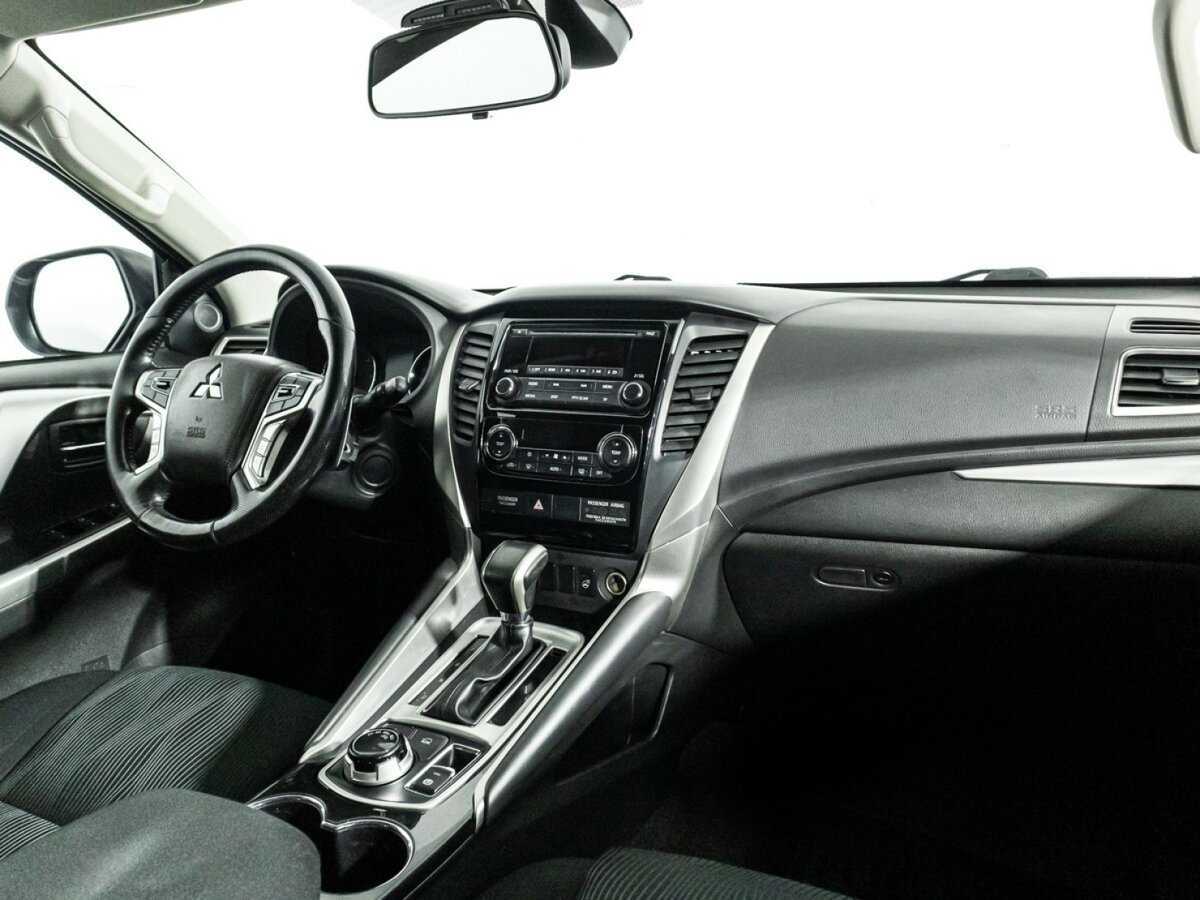 Mitsubishi Pajero Sport 2018 года с пробегом. Фото: #8