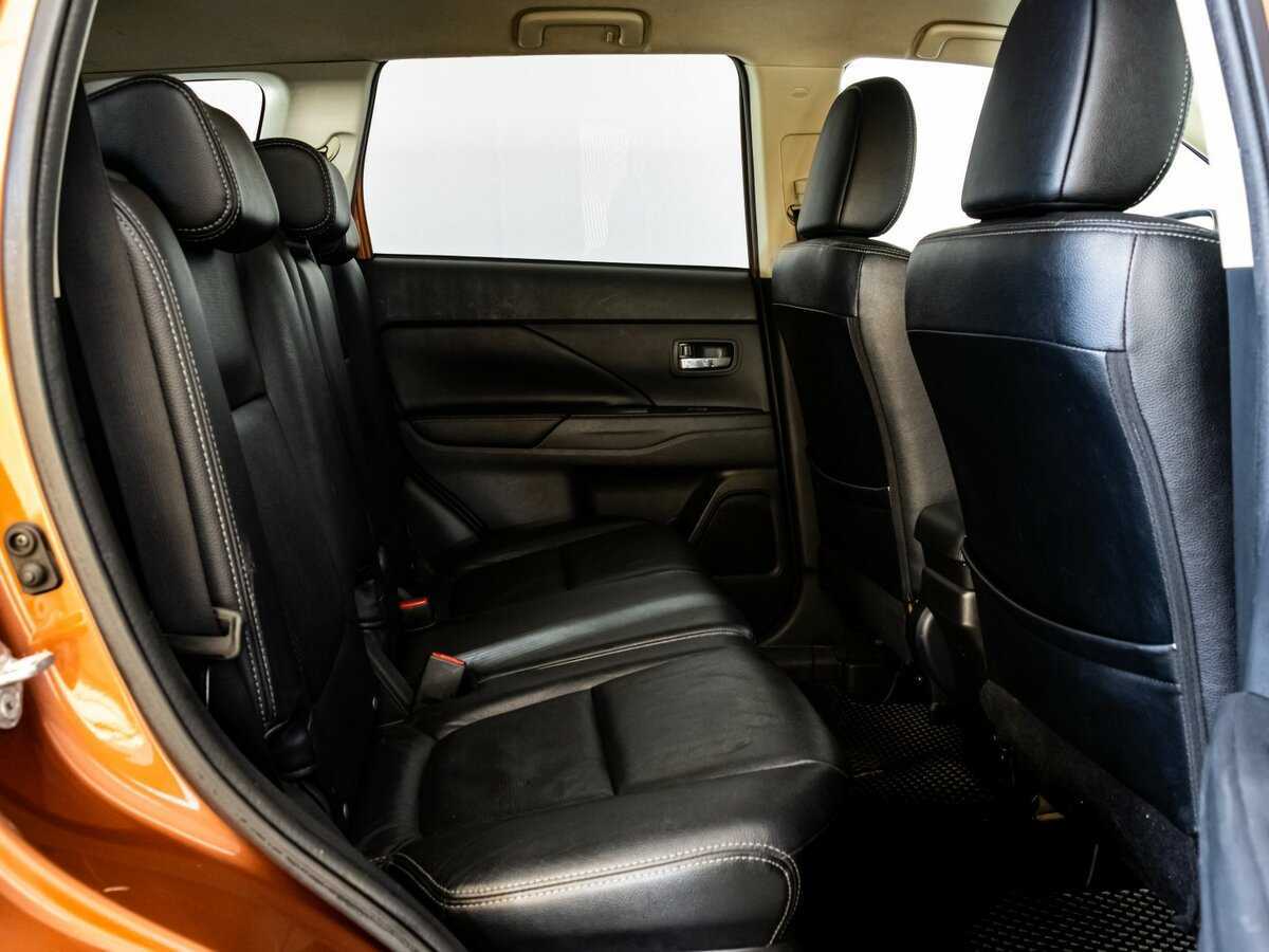 Б/У Митсубиши Оутлэндер 2012 года. Фото: #12