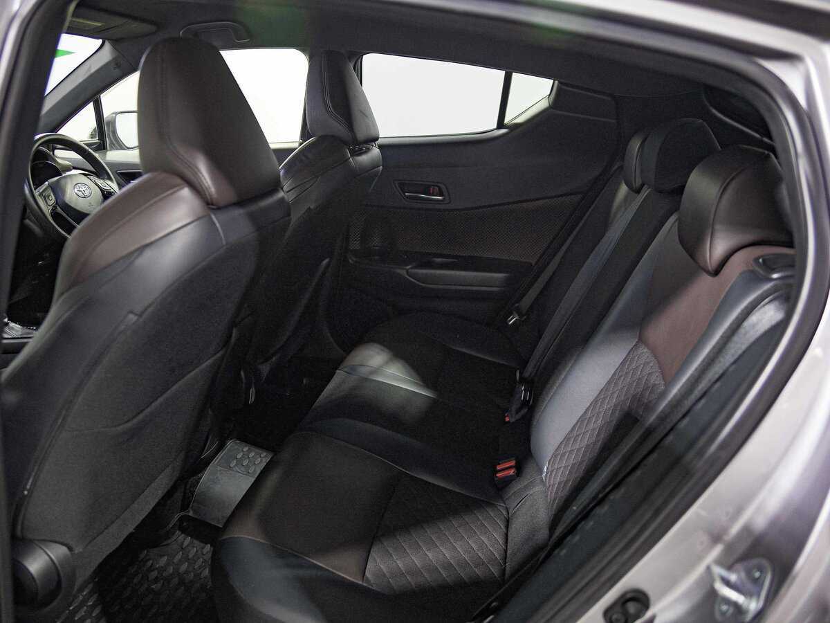 Toyota C-HR 2017 года с пробегом. Фото: #13