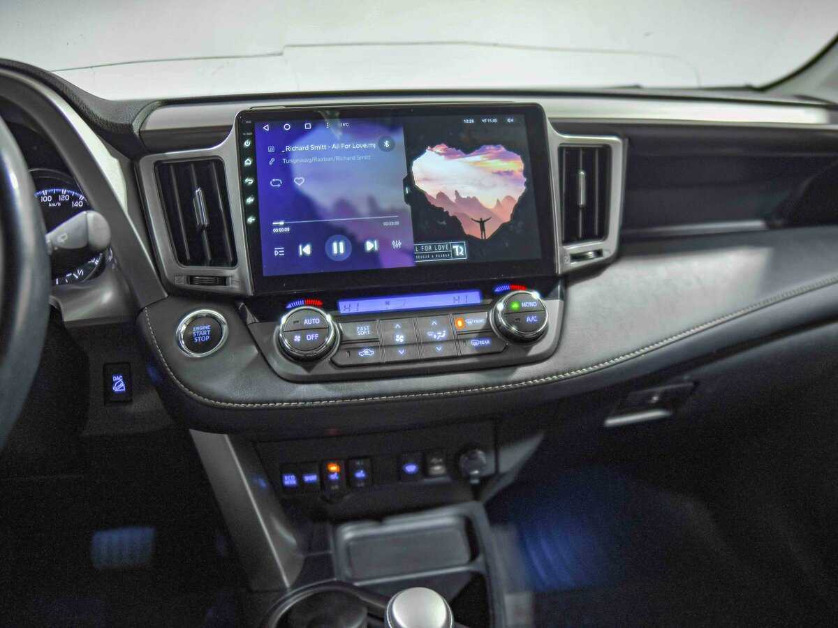 Toyota RAV4 2018 года с пробегом. Фото: #8