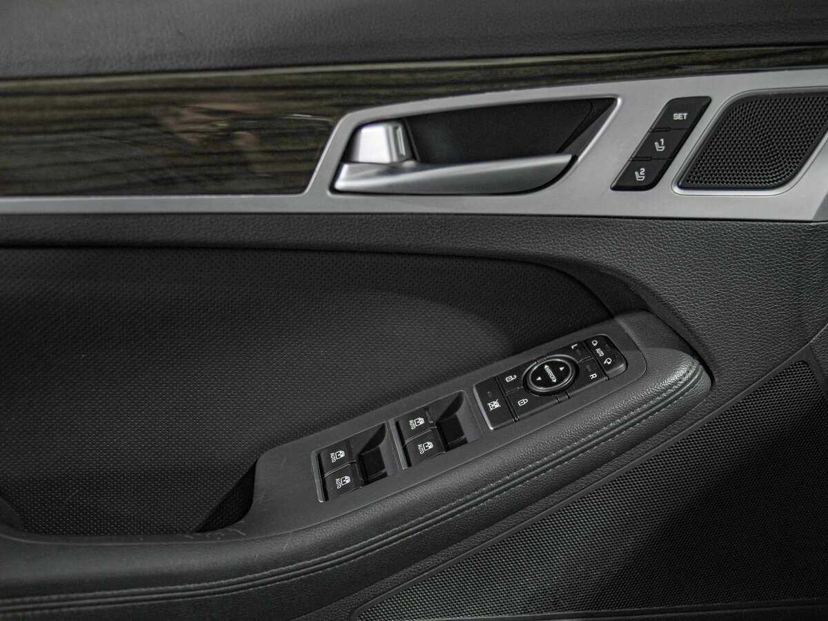 Hyundai Genesis 2014 года с пробегом. Фото: #16