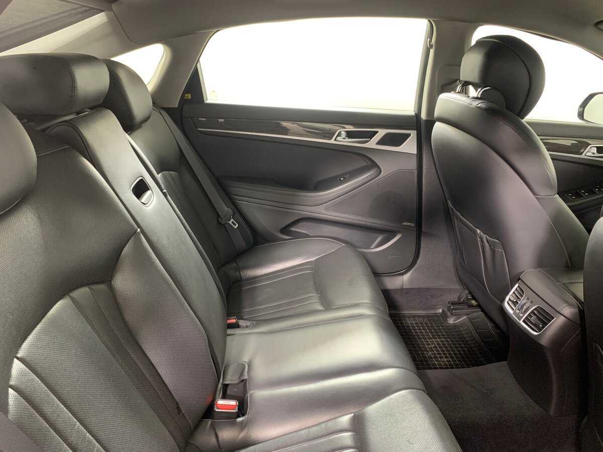Hyundai Genesis 2016 года с пробегом. Фото: #17
