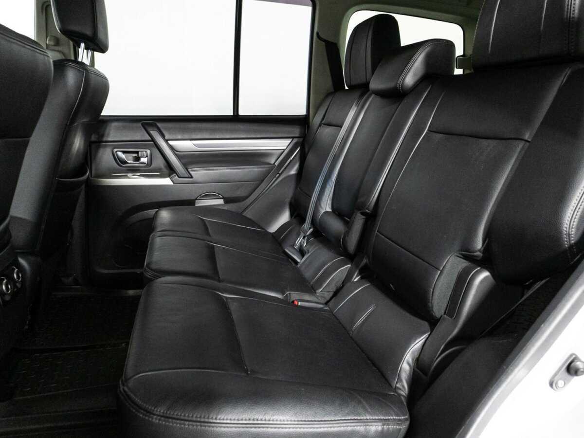 Mitsubishi Pajero 2015 года с пробегом. Фото: #7