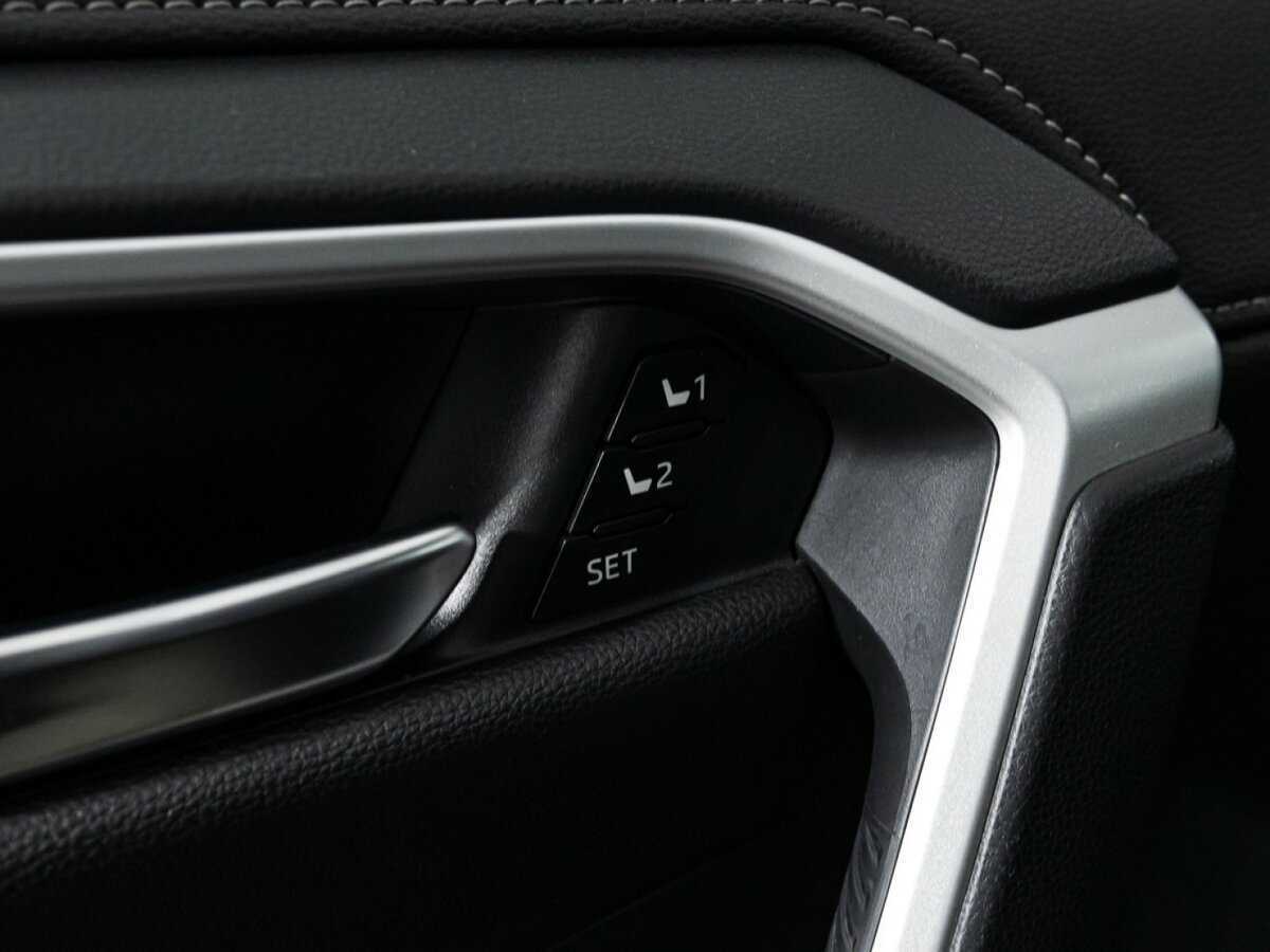 Toyota RAV4 2020 года с пробегом. Фото: #16