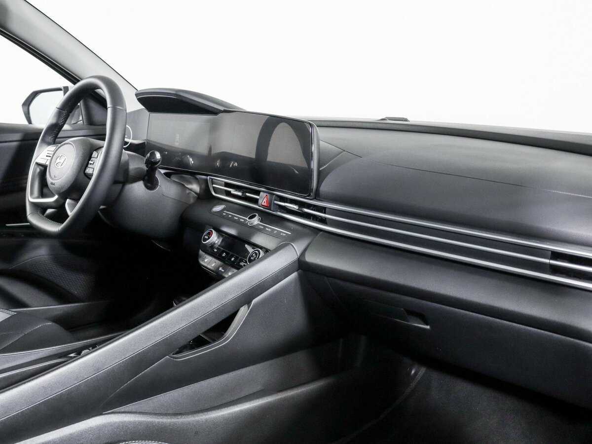 Hyundai Elantra 2023 года с пробегом. Фото: #5