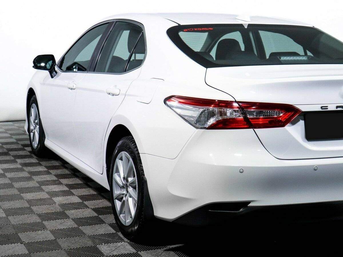 Toyota Camry 2021 года с пробегом. Фото: #19