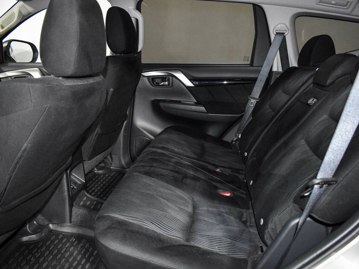 Mitsubishi Pajero Sport 2018 года с пробегом. Фото: #12