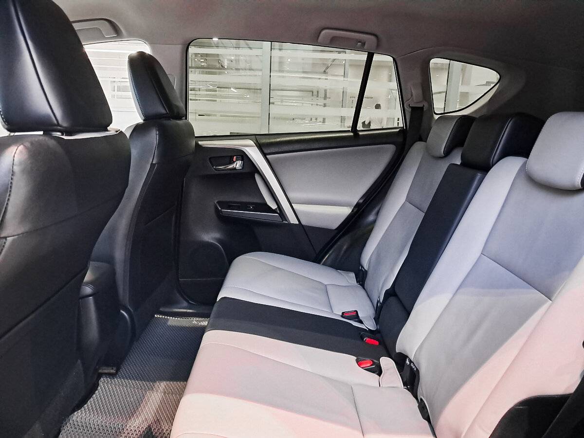 Toyota RAV4 2016 года с пробегом. Фото: #11