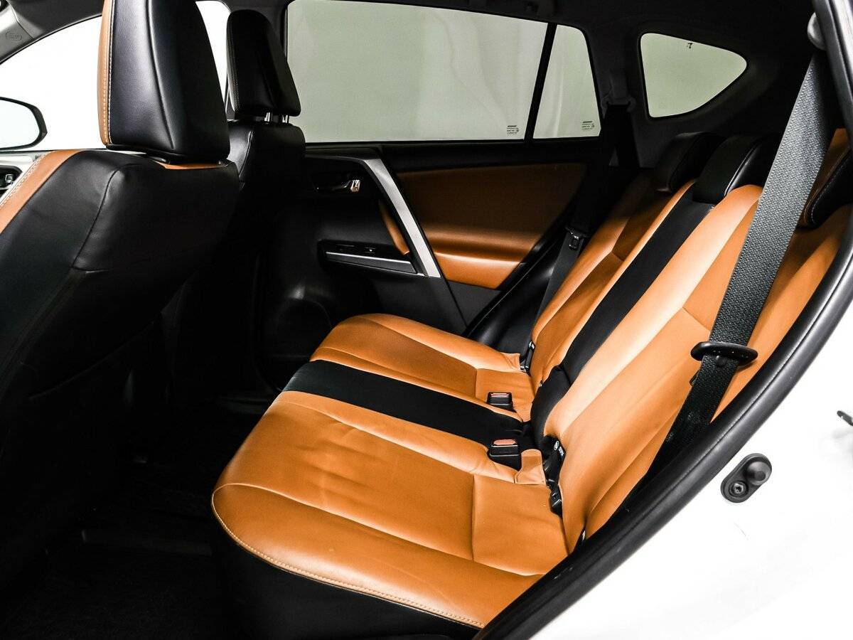 Toyota RAV4 2019 года с пробегом. Фото: #12