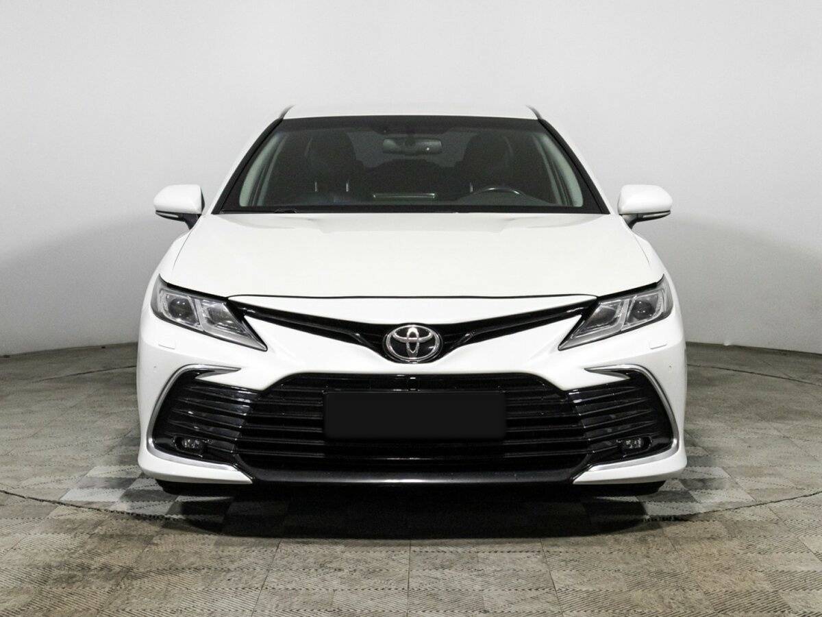 Toyota Camry 2021 года с пробегом. Фото: #1