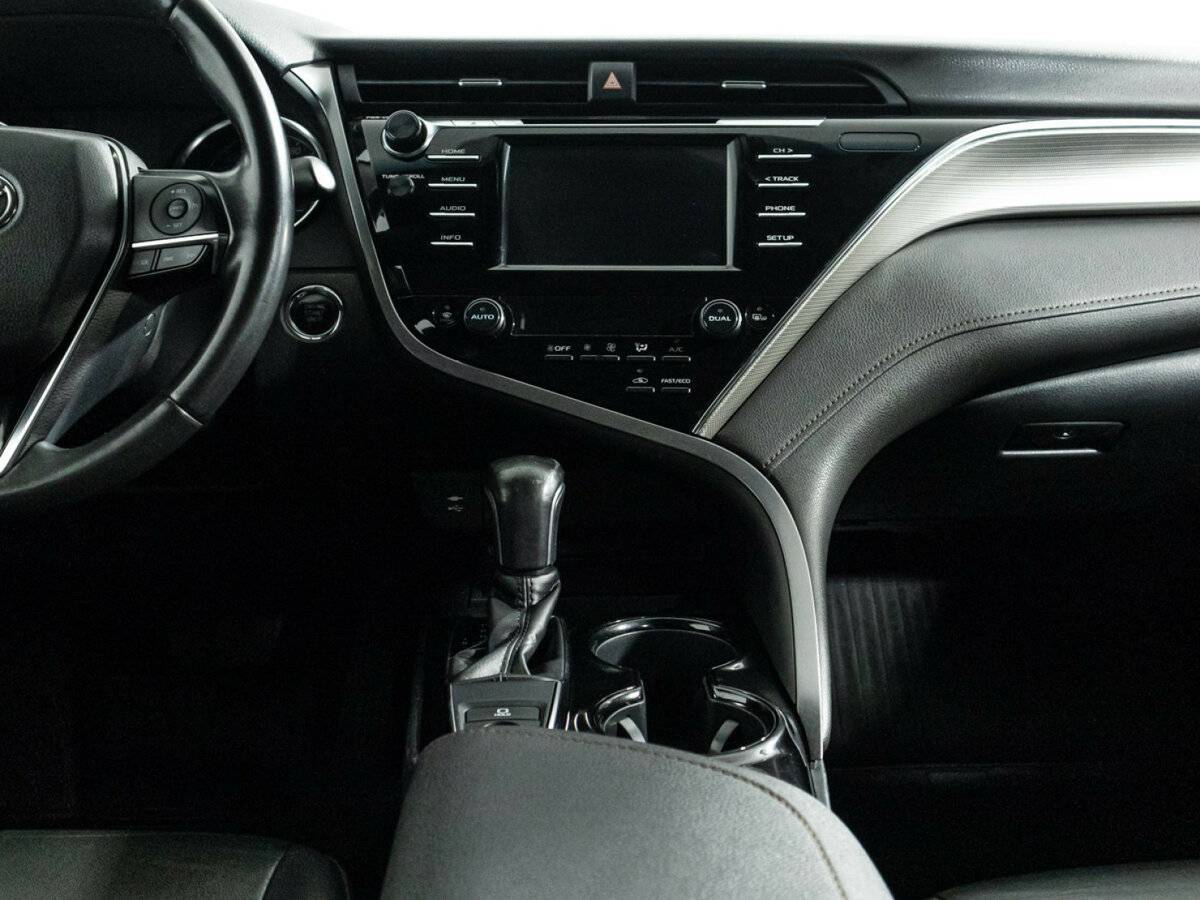 Toyota Camry 2018 года с пробегом. Фото: #13