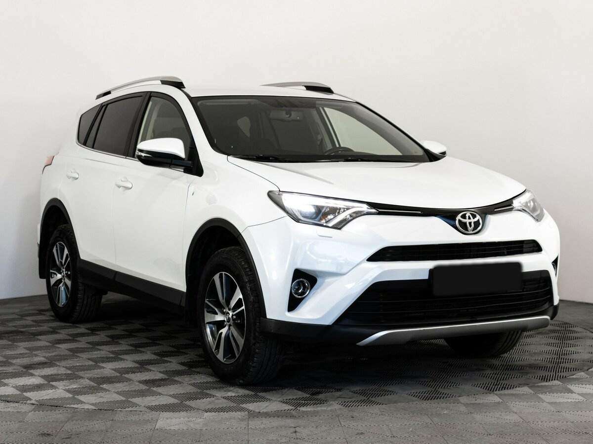 Toyota RAV4 2018 года с пробегом. Фото: #2