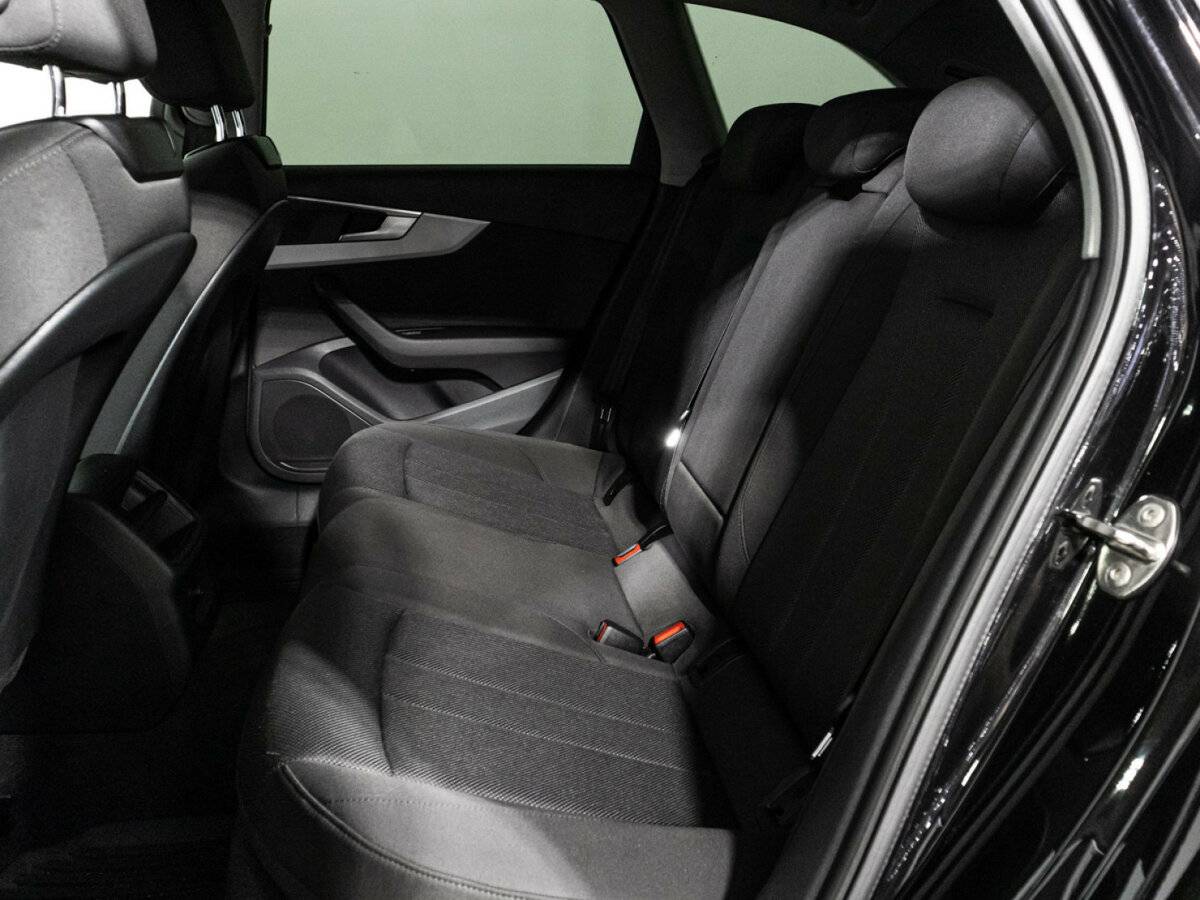 Audi A4 2020 года с пробегом. Фото: #9