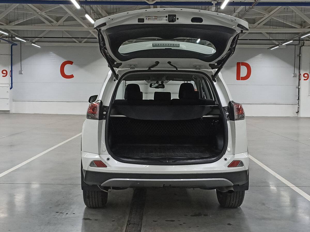 Toyota RAV4 2017 года с пробегом. Фото: #9