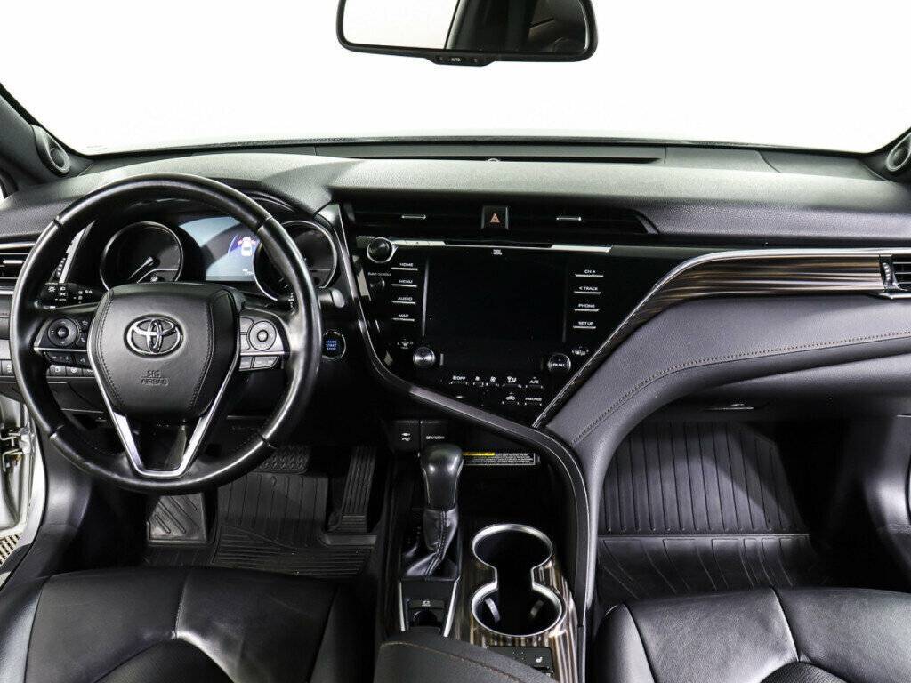 Toyota Camry 2018 года с пробегом. Фото: #12