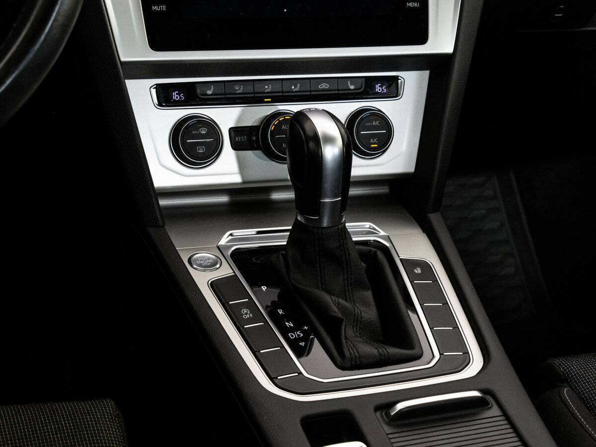 Volkswagen Passat 2018 года с пробегом. Фото: #12