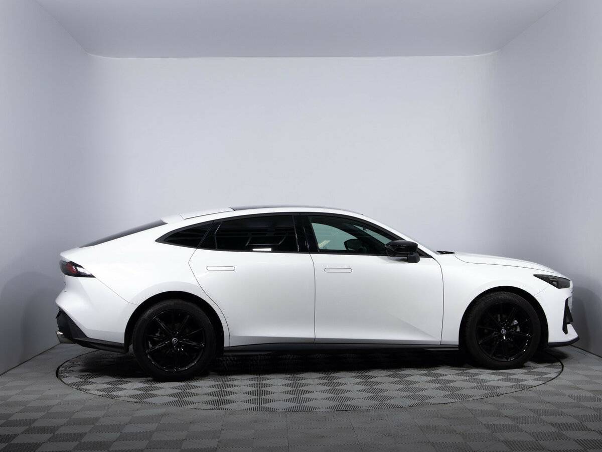 Changan UNI-V 2023 года с пробегом. Фото: #3