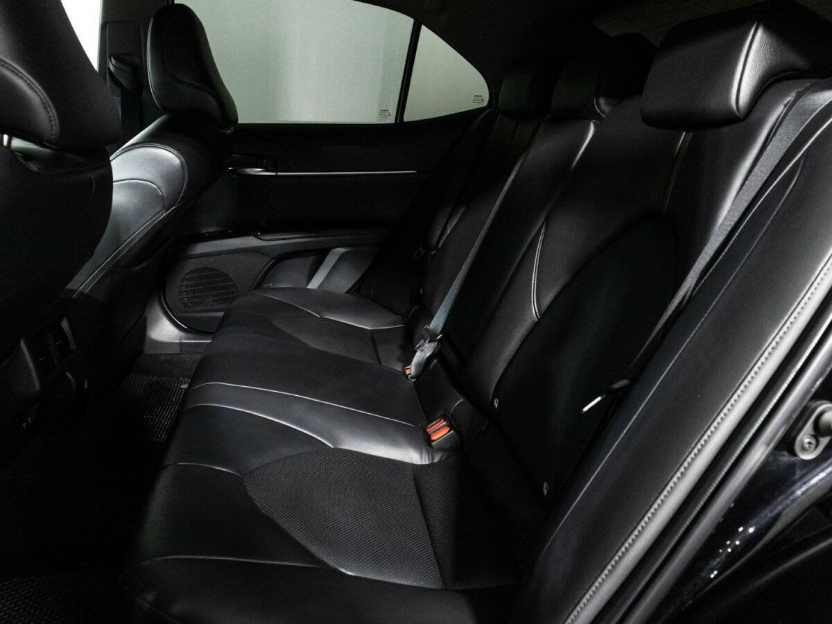 Toyota Camry 2018 года с пробегом. Фото: #9