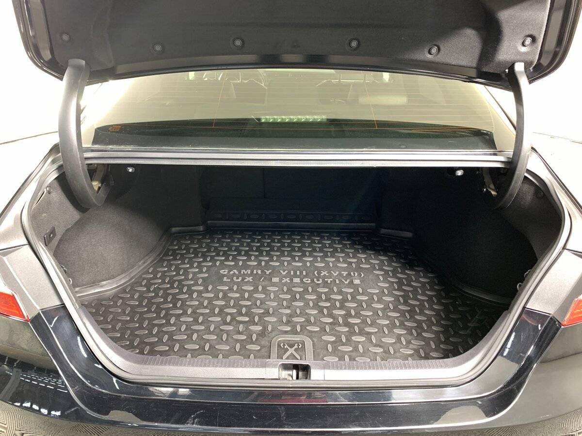 Toyota Camry 2018 года с пробегом. Фото: #18