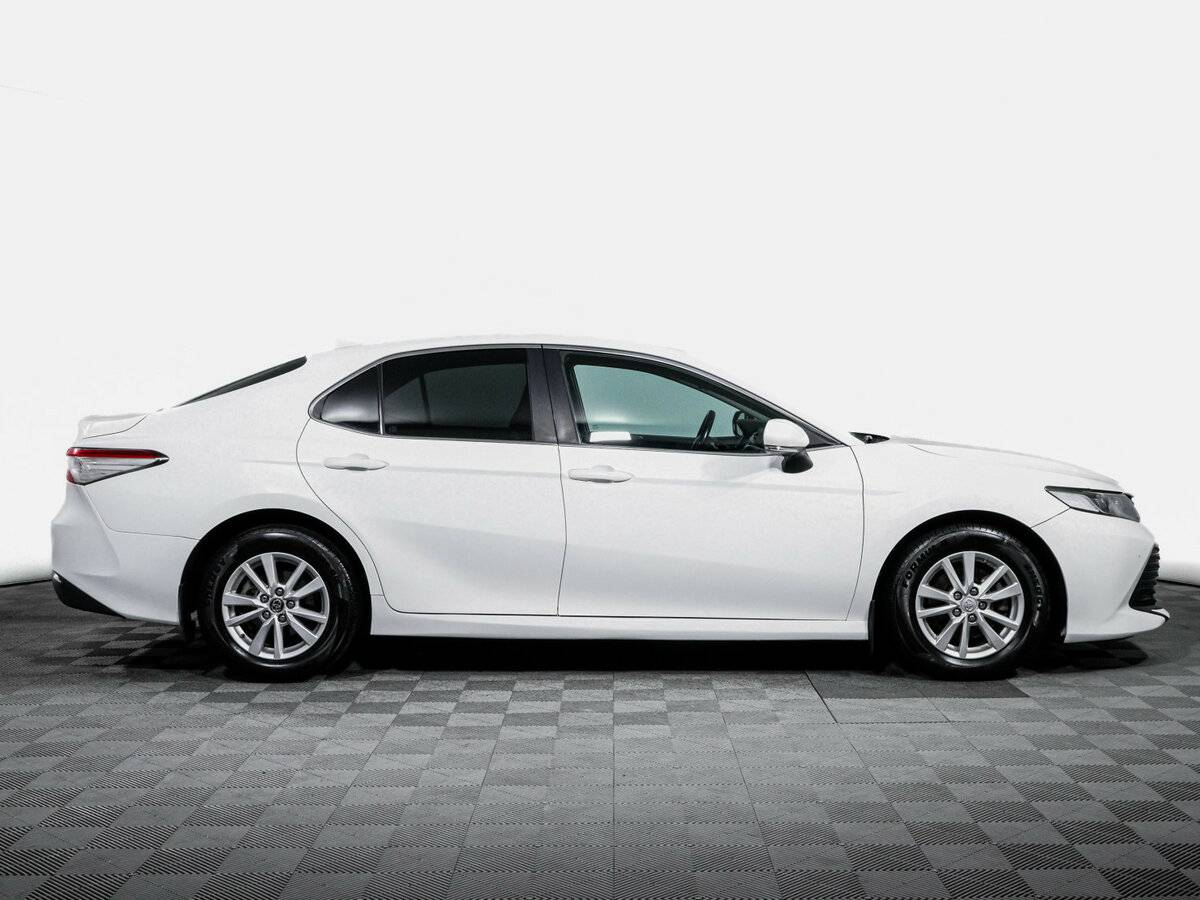 Toyota Camry 2018 года с пробегом. Фото: #3