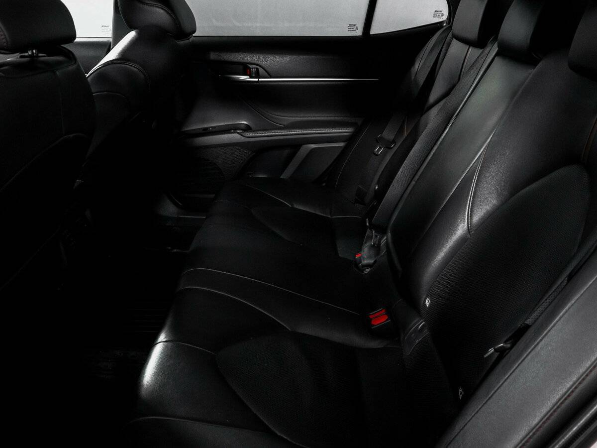 Toyota Camry 2018 года с пробегом. Фото: #9