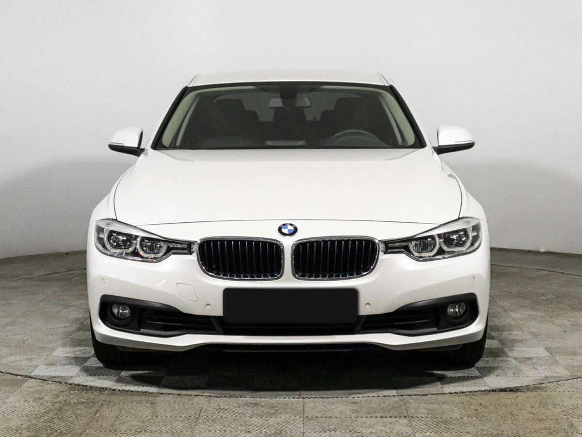 BMW 3 серии 2018 года с пробегом. Фото: #1