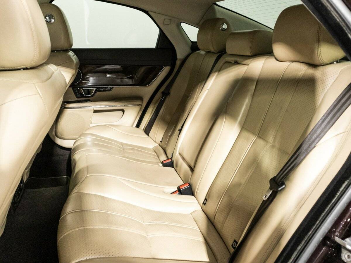 Jaguar XJ 2014 года с пробегом. Фото: #9